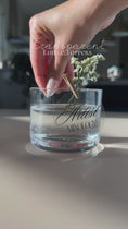 Video in Galerie-Betrachter laden und wiedergeben, Custom Transparent Edible Drink Topper
